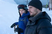 Julia (Sylta Fee Wegmann) möchte die Vergangenheit endlich hinter sich lassen, doch dazu ist ihr Noch-Ehemann Paul (Max Koch) nicht bereit. Julia (Sylta Fee Wegmann) möchte die Vergangenheit endlich hinter sich lassen, doch dazu ist ihr Noch-Ehemann Paul (Max Koch) nicht bereit.