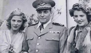 Imre Andrássy mit seinen beiden Töchtern Maria (links) und Elisabeth (rechts) bei Marias Hochzeit.