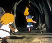 Endlich haben Wickie und Finn eine Höhle gefunden, in der sie in Ruhe das Ende des Gewitters abwarten können.