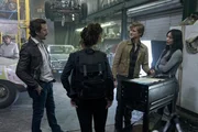 (v.l.n.r.) Russ Taylor (Henry Ian Cusick); Riley Davis (Tristin Mays); Angus MacGyver (Lucas Till); Desi Nguyen (Levy Tran)
