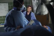 Ein harter Arbeitstag wartet auf Meredith (Ellen Pompeo, r.) und Derek (Patrick Dempsey, l.) ...
