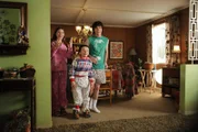 Bald wird Sue (Eden Sher, l.), Brick (Atticus Shaffer, M.) und Axl (Charlie McDermott, r.) das Lächeln vergehen: Ihre Mutter plant nämlich, die Anzahl der Geschenke an Weihnachten drastisch zu reduzieren ...