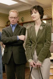 Patrick Bristow (Chad’s Vater), Mary Gross (Chad’s Mutter).