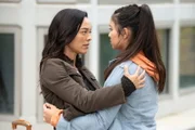 Grey's Anatomy Staffel 21 Folge 4 Midori Francis als Dr. Mika Yasuda, Julia Rose als Chloe Yasuda