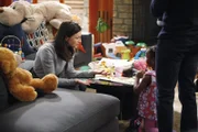 Amelia (Caterina Scorsone, l.) stattet ihrem Bruder Derek einen unerwarteten Besuch ab, während sich Meredith Sorgen um Cristina macht, die den Harper Avery Award nicht gewonnen hat ...