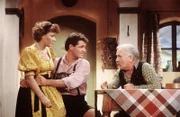 L-R: Fanny Krüger (Barbara Kutzer), Peter, sein Sohn (Winfried Frey), Bertl Wildmoser, Bauer (Peter Steiner)