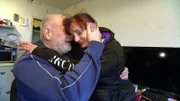 Carola und Stefan sind wieder ein Paar. Sehr zum Bedauern von Ex-Freund Lothar, denn dieser muss seinen Alltag nun wieder allein bestreiten.