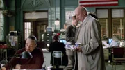 Captaine Donald Cragen (Dann Florek, r.) und Detective Tutuola (Ice-T)