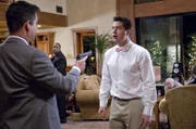 Tony Carolla (Daran Norris, l.); Ron Donald (Ken Marino, r.)