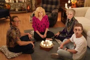 L-R:  Dr. Katman (Steve Guttenberg), Beverly Goldberg (Wendi McLendon-Covey), Karen English (Stephnie Weir) and Adam Goldberg (Sean Giambrone)