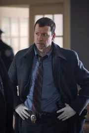 Ein Ehepaar aus der Nachbarschaft wird grausam ermordet aufgefunden. Als der Verdacht auf den drogensüchtigen Sohn der beiden fällt, hat Danny Reagan (Donnie Wahlberg) sofort Zweifel ...