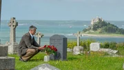 Regelm&auml;&szlig;ig besucht Richard (Dietrich Adam) das Grab seiner Frau.