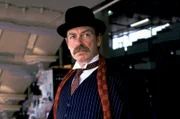 Sir Reuben Astwell (Denis Lill)