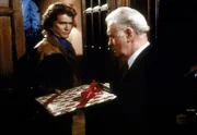 Jonathan (Michael Landon, l.) will dem Geschäftsmann Ronald Hays (John Finnegan, r.) vom Bau eines Atomkraftwerks abraten.