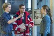 (v.l.n.r.) Fiete Petersen (Adrian Gössel); Dr. Elias Bähr (Stefan Ruppe); Louisa Neukamm (Llewellyn Reichman)