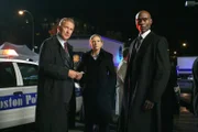 L-R: Arnold McFadden (Geoff Pierson), Olivia Dunham (Anna Torv), Phillip Broyles (Lance Reddick)