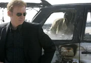 Eine junge Frau wird verbrannt am Strand gefunden. Offenbar fing das Auto Feuer, in dem die tote Jessica mit ihrem Lover Brandon saß - er konnte sich gerade noch retten. Lt. Horatio Caine (David Caruso) ermittelt ... Eine junge Frau wird verbrannt am Strand gefunden. Offenbar fing das Auto Feuer, in dem die tote Jessica mit ihrem Lover Brandon saß - er konnte sich gerade noch retten. Lt. Horatio Caine (David Caruso) ermittelt ...
