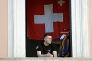 Die jungen Männer in der Schweizergarde schwören bei ihrer Vereidigung, das Leben des Papstes notfalls mit dem eigenen Leben zu schützen.