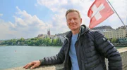 "In Basel kann man die Zeit schon mal verbaseln": Die Grenzstadt zu Deutschland, mit ihren gut 170. 000 Einwohnern lädt zum Verweilen ein. Sie hat eine historische Altstadt, aber auch architektonische Highlights der Moderne zu bieten. Wollte Michael Kessler hier beruflich Fuß fassen, böten sich hier vor allem in der Pharmaindustrie gute Perspektiven. Viele Deutsche, die in Basel arbeiten, leben aber im grenznahen Gebiet auf deutscher Seite.