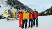 Die Bergretter Markus (Sebastian Ströbel, 2.v.l.), Katharina (Luise Bähr), Tobi (Markus Brandl, r.) und Michi (Robert Lohr, l.).