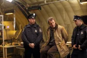 Walter (John Noble, center)