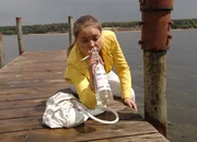 Katja (Karolina Lodyga) muss sich eingestehen, dass sie Jonas ein für allemal verloren hat. Ihr Lebenstraum ist zerplatzt, sie ertränkt ihren Kummer in Alkohol - und nicht nur den ...