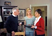 Thomas fühlt sich um sein Leben betrogen und macht Johanna bittere Vorwürfe, dass sie und sein Vater damals sein Studium verhindert haben.