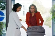Leylas Mutter Badria taucht überraschend im JTK auf.