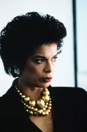 Weiß Carmen (Bianca Jagger) mehr als sie zugibt?