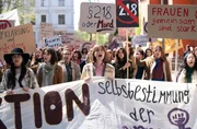 Demonstration gegen den Paragraphen 218.