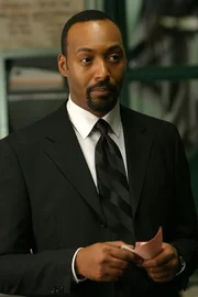 Jesse L. Martin als Det. Edward Green Jesse L. Martin als Det. Edward Green