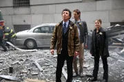 Pictured: (l-r) Eric Bogosian as Captain Danny Ross, Jeff Goldblum as Detective Zach Nichols, Kathryn Erbe as Detective Alexandra Eames
