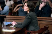 Staatsanwältin Rubirosa (Alana De La Garza) will Dean Emerson für den Mord an Dr. Hoffmann verurteilt sehen, doch die Verhandlung nimmt eine Wendung, als Dean plötzlich mit einem Alibi aufwarten kann...