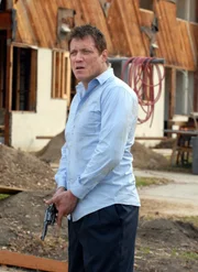 Roy Woodridge (Holt McCallany)