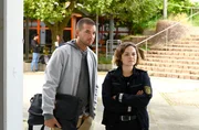Jakob Frings (Max König, l.) und Julia Demmler (Wendy Güntensperger, r.) ermitteln in einem Mordfall an der Uni.