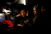 L-R: Als in dem zwielichtigen Broad Channel ein Polizist auf kaltblütige Weise ermordet wird, nehmen Nichols (Jeff Goldblum) und Stevens (Saffron Burrows) die Ermittlungen auf und verfolgen schon bald eine heiße Spur. Doch dann läuft der Undercover Einsatz plötzlich gewaltig aus dem Ruder ...