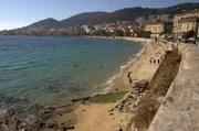 Vor der wohl berühmtesten Familie Korsikas gibt es in Ajaccio kein Entrinnen.
