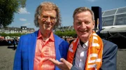 "Spiel mir das Lied von den Oraniern": Michael Kessler (r.) trifft am sogenannten Königstag den berühmten niederländischen Violinisten André Rieu (l.), der sich als bekennender Fan der Monarchie outet.