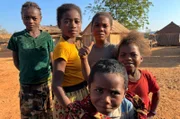 Fast die Hälfte aller Kinder muss aufgrund von Armut in Madagascar arbeiten. Vor allem ländliche Regionen sind betroffen.