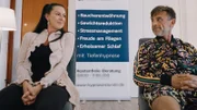 Bettina und Patrick wollen mit Hilfe von Hypnose weg vom Rauchen