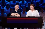 Rateteam-Kapitän Bernhard Hoëcker (l.) und die Sängerin Ulla Meinecke (r.) bilden ein Rateteam.