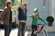 Bayerisches Fernsehen DAHOAM IS DAHOAM, FOLGE 828, "Vorfahrt achten?!", am Mittwoch (23.11.11) um 19:45 Uhr. Valentina soll den Fahrradführerschein machen, um sicherer durch Lansing zu radeln. Von links: Sebastian Wildner (Herbert Ulrich), Florian Brunner (Tommy Schwimmer) und Valentina Götz (Lilly Reulein). Weitere Bilder finden Sie unter www.br-foto.de.