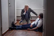 Pär (Anton Lundqvist) findet Sebastian (Anton Forsdik) bewusstlos auf. Alles sieht nach einer Überdosis aus.