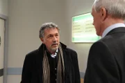 Julius (Michele Oliveri, l.); Werner (Dirk Galuba, r.)