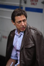 Jeff Goldblum as Detective Zach Nichols