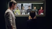 Der kleine Sam (Aaron Refvem) musste mit ansehen, wie sein älterer Bruder angeschossen wurde, konnte jedoch vor Detective Don Flack (Eddie Cahill, r.)  keine genaueren Angaben zum Geschehen machen.Wird er den Täter in der Gegenüberstellung erkennen?
