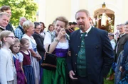 Inge (Petra Morzé) und ihr Mann Joseph Pirnegger (Harald Krassnitzer) auf der Hochzeit ihres Sohnes Peter.