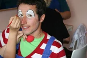 Willi bei einem Besuch in der Clownschule.