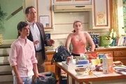 (v.l.n.r.) Oliver (Daniel DiMaggio); Greg (Diedrich Bader); Taylor (Meg Donnelly)