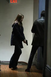 Bei ihren Ermittlungen müssen sich Stevens (Saffron Burrows, l.) und Nichols (Jeff Goldblum, r.) in die Unterwelt der Vampire begeben. Werden sie den blutrünstigen "Vampir-Mörder" finden?